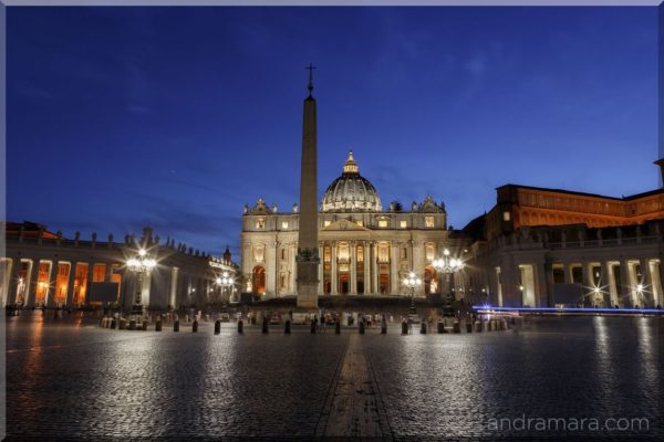 Saint Peter Basilica in Vatican at night